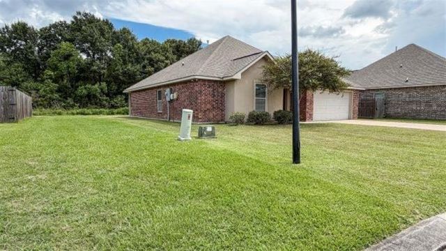 300 Madison Crossing Drive, Sulphur, LA 70665