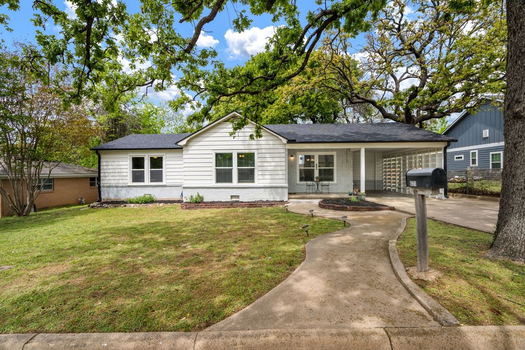 621 W Brock Street, Denison, TX 75020