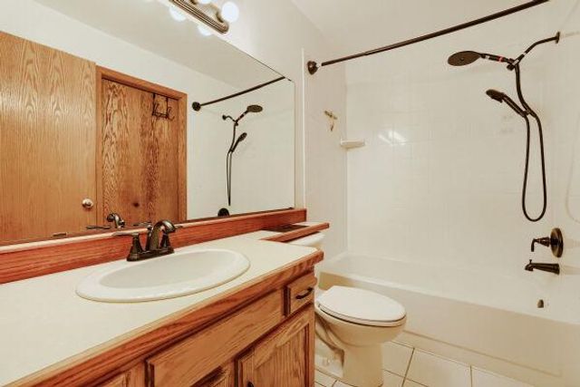 8777 Jasmine Lane, Eden Prairie, MN 55344