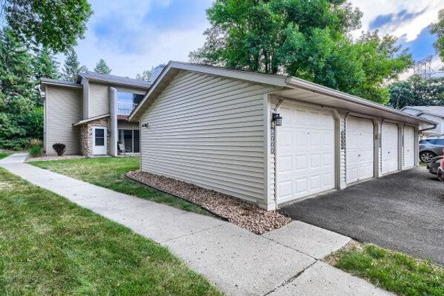 8777 Jasmine Lane, Eden Prairie, MN 55344