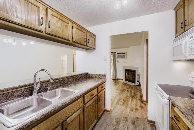 8777 Jasmine Lane, Eden Prairie, MN 55344