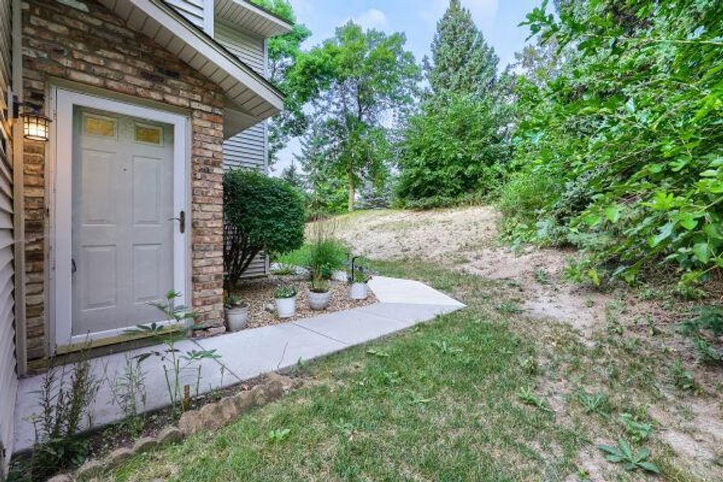 8777 Jasmine Lane, Eden Prairie, MN 55344 — photo 2