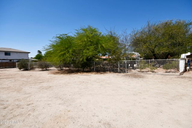 4701 W MISTY WILLOW Lane, Glendale, AZ 85310