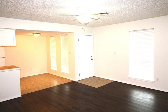 999 N 5th Street, Noble, OK 73068