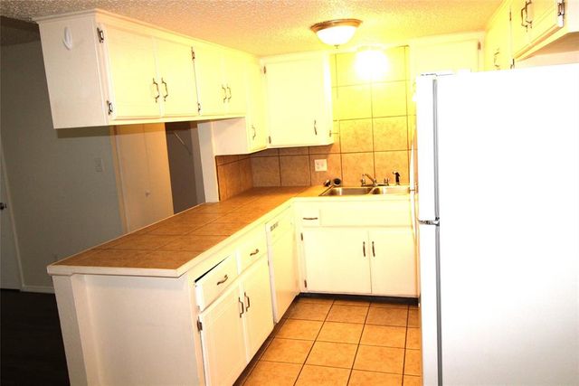 999 N 5th Street, Noble, OK 73068