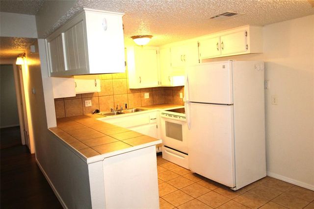 999 N 5th Street, Noble, OK 73068