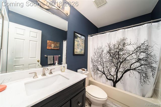 7521 Hickory Hill Drive, West Bloomfield, MI 48322