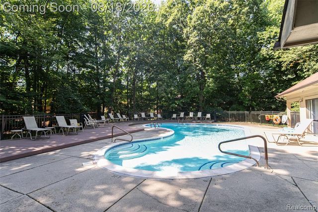 7521 Hickory Hill Drive, West Bloomfield, MI 48322