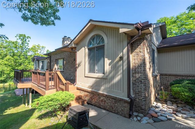 7521 Hickory Hill Drive, West Bloomfield, MI 48322