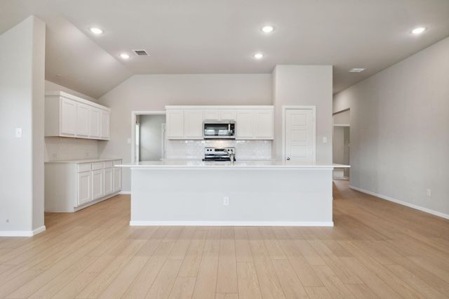 264 Bendecido LOOP, Elgin, TX 78621