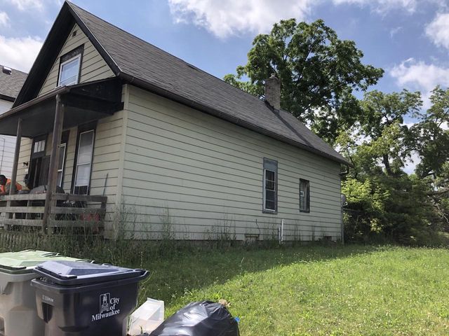 1311 W Albany PLACE, Milwaukee, WI 53206