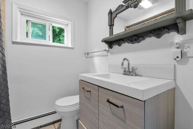 4 Park Heights Ave, Dover Town, NJ 07801