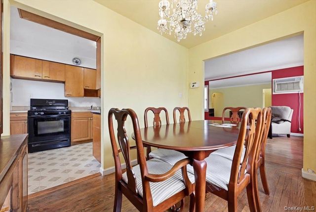 82-59 263rd Street, Floral Park, NY 11004