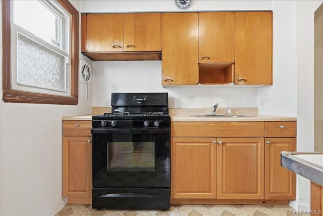 82-59 263rd Street, Floral Park, NY 11004