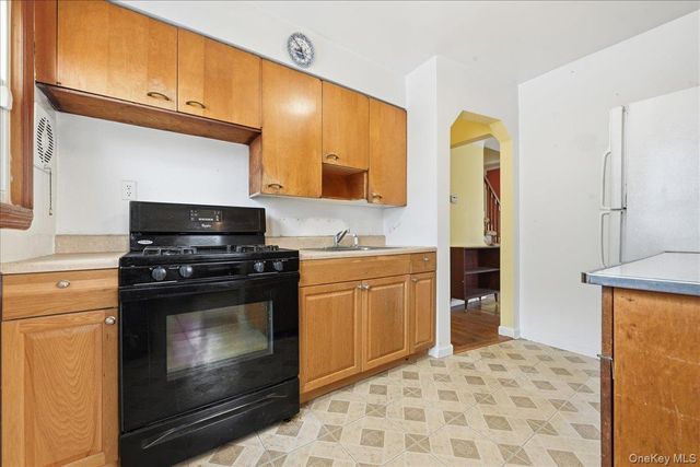 82-59 263rd Street, Floral Park, NY 11004