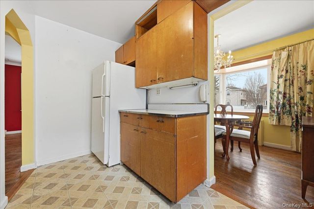 82-59 263rd Street, Floral Park, NY 11004