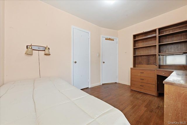 82-59 263rd Street, Floral Park, NY 11004