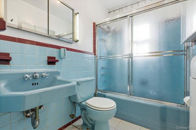 82-59 263rd Street, Floral Park, NY 11004