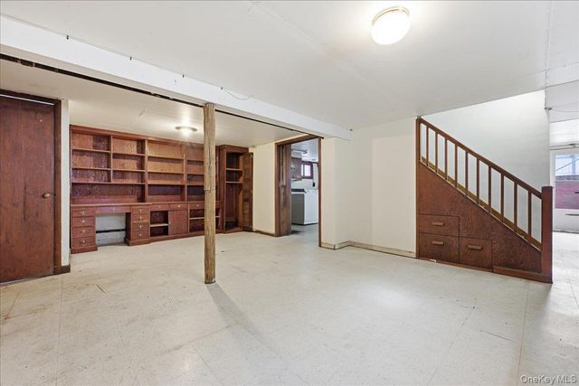 82-59 263rd Street, Floral Park, NY 11004