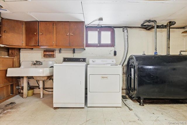 82-59 263rd Street, Floral Park, NY 11004