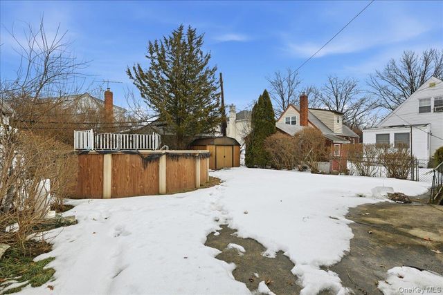 82-59 263rd Street, Floral Park, NY 11004