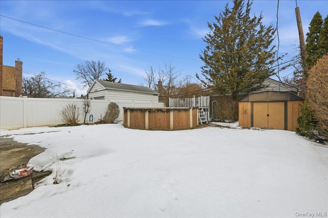 82-59 263rd Street, Floral Park, NY 11004