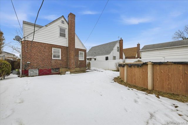 82-59 263rd Street, Floral Park, NY 11004