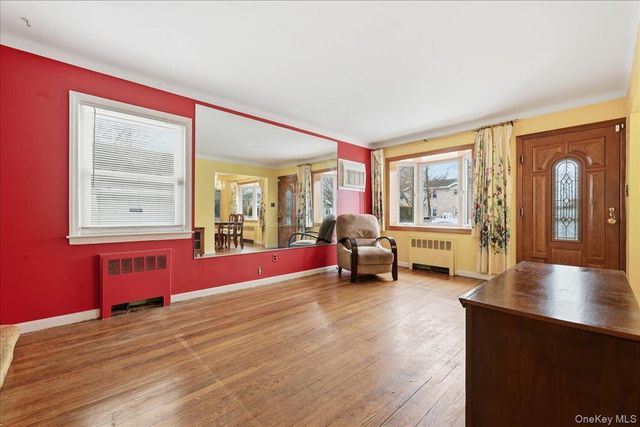 82-59 263rd Street, Floral Park, NY 11004