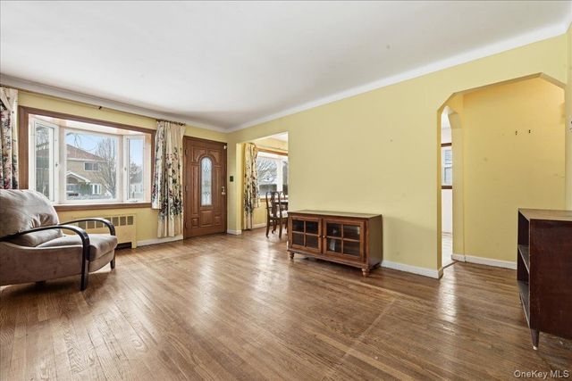 82-59 263rd Street, Floral Park, NY 11004