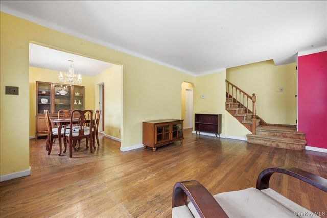 82-59 263rd Street, Floral Park, NY 11004