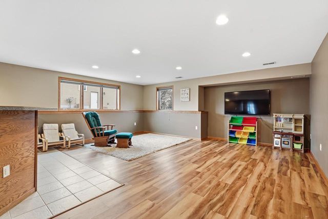 402 St Francis Court, Cross Plains, WI 53528