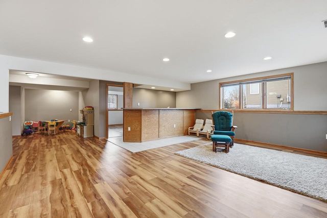 402 St Francis Court, Cross Plains, WI 53528