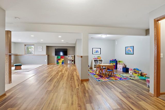 402 St Francis Court, Cross Plains, WI 53528