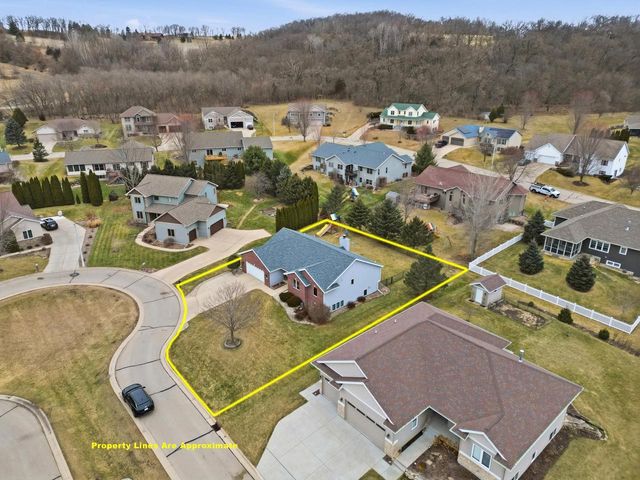 402 St Francis Court, Cross Plains, WI 53528