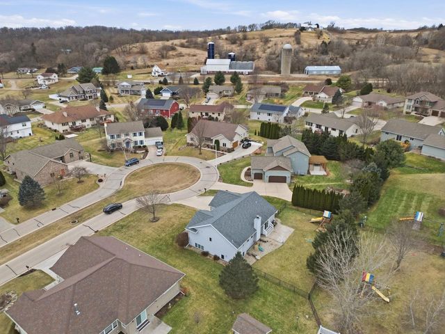 402 St Francis Court, Cross Plains, WI 53528