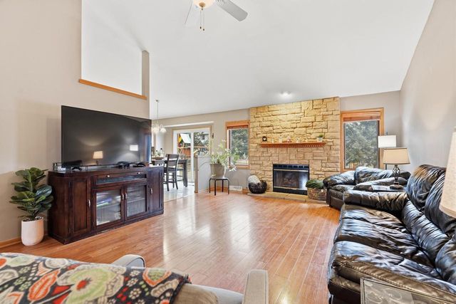 402 St Francis Court, Cross Plains, WI 53528