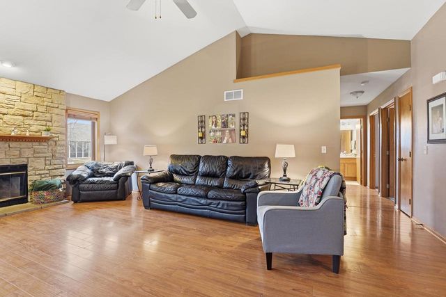 402 St Francis Court, Cross Plains, WI 53528