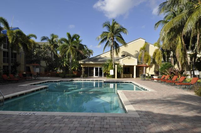 5686 Rock Island Road 126, Tamarac, FL 33319