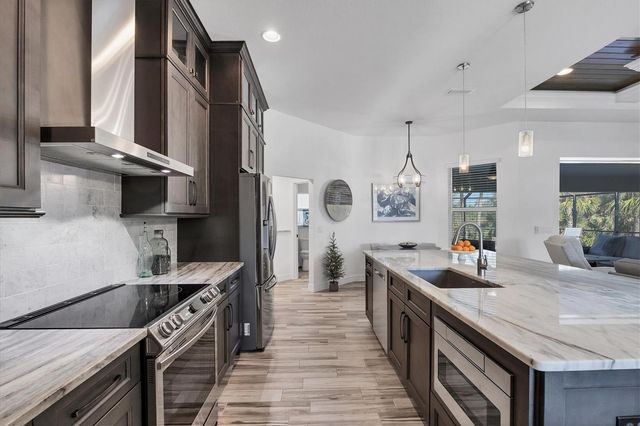 27 PAR VIEW PLACE, Rotonda West, FL 33947