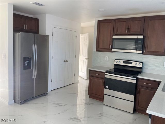 142 Plantation DR, Labelle, FL 33935