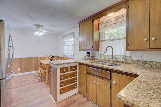 16 Superior St, Warwick, RI 02886