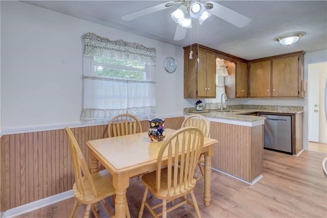 16 Superior St, Warwick, RI 02886