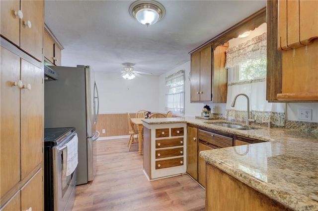 16 Superior St, Warwick, RI 02886