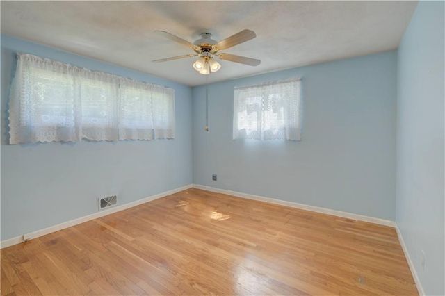 16 Superior St, Warwick, RI 02886