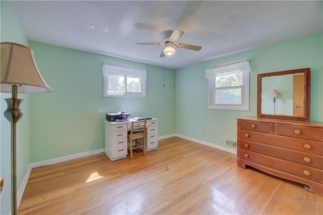 16 Superior St, Warwick, RI 02886