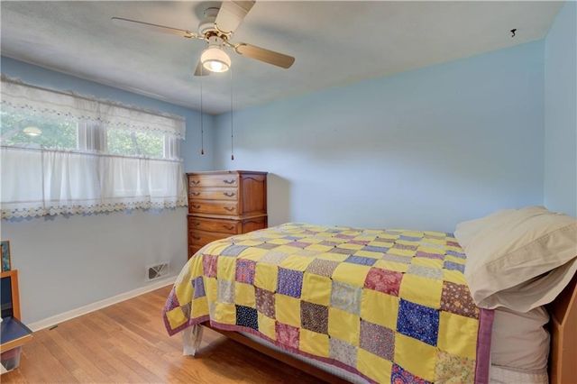 16 Superior St, Warwick, RI 02886