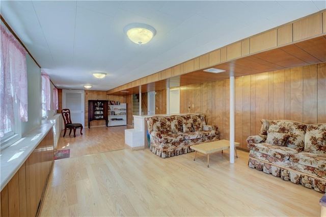 16 Superior St, Warwick, RI 02886