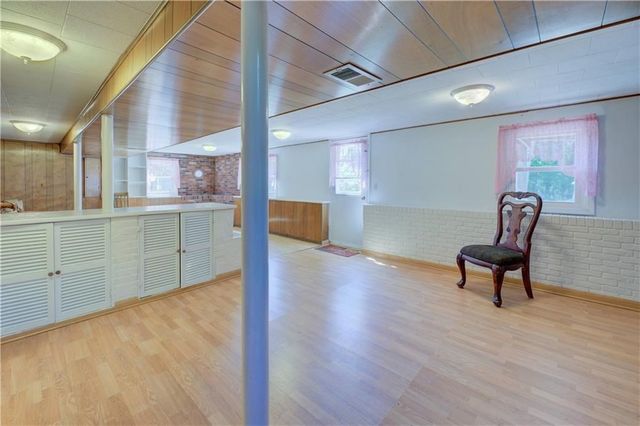 16 Superior St, Warwick, RI 02886