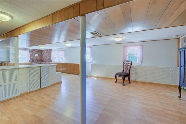 16 Superior St, Warwick, RI 02886