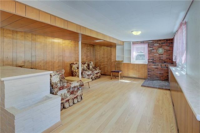 16 Superior St, Warwick, RI 02886